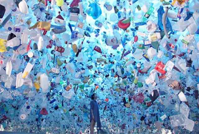 New-Art-Installation-Shows-Haunting-Reality-of-Ocean-Plastic-Pollution-